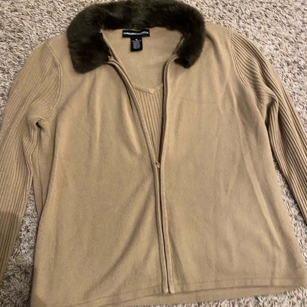 Norton McNaughton sweater with faux fur collar in size medium.Like new condition